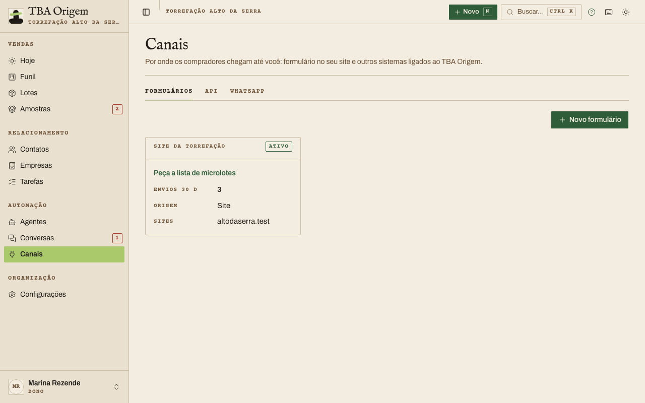 Tela de um formulário com o quadro Como colocar no site e o Código para o site, o quadro Configuração, a Prévia ao lado e a lista Últimos envios