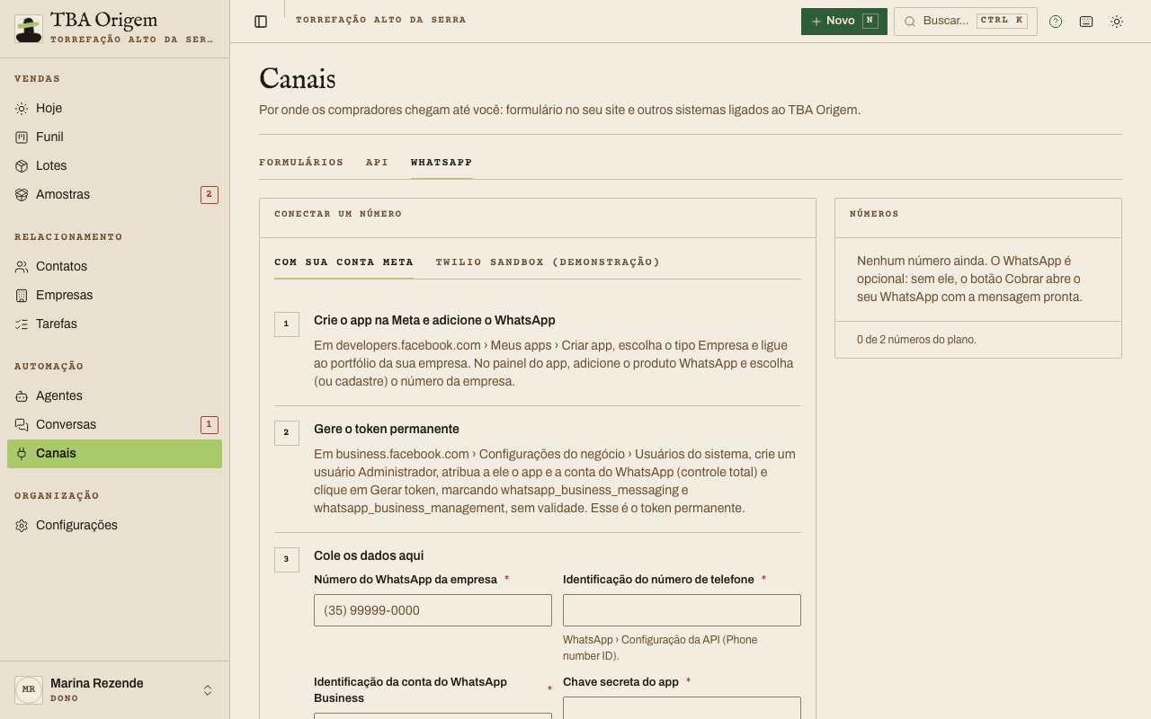Tela Canais › WhatsApp com o passo a passo da conta Meta à esquerda e a lista de números à direita