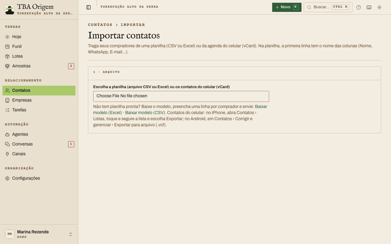 Tela Importar contatos com os passos 1 Arquivo, 2 Colunas com a tabela Importar como, e 3 Origem e privacidade