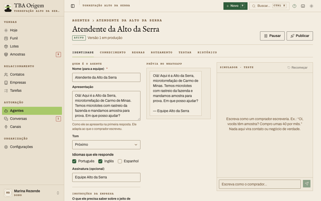 Editor do agente com a situação Ativo, a versão em produção e os botões Pausar e Publicar no alto
