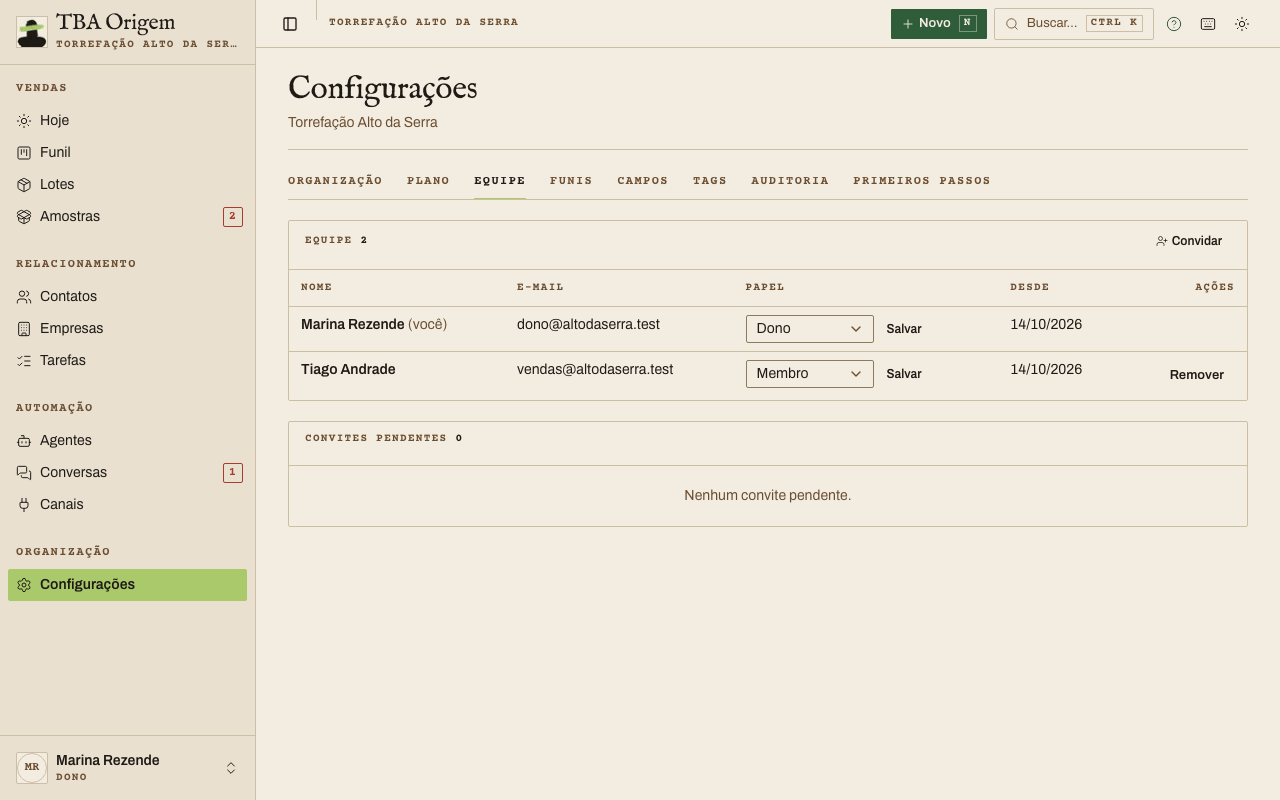 Configurações › Equipe com o botão Convidar e a lista de convites pendentes com Copiar link e Cancelar